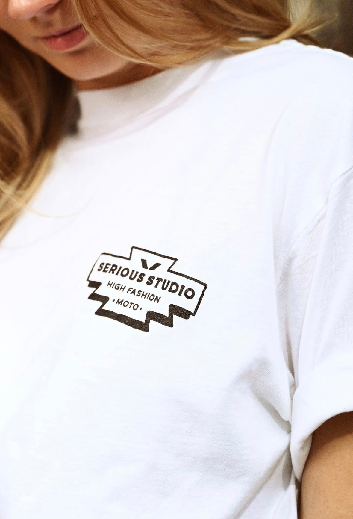 SERIOUS STUDIOS HIGH FASHION TEE - WHITE
