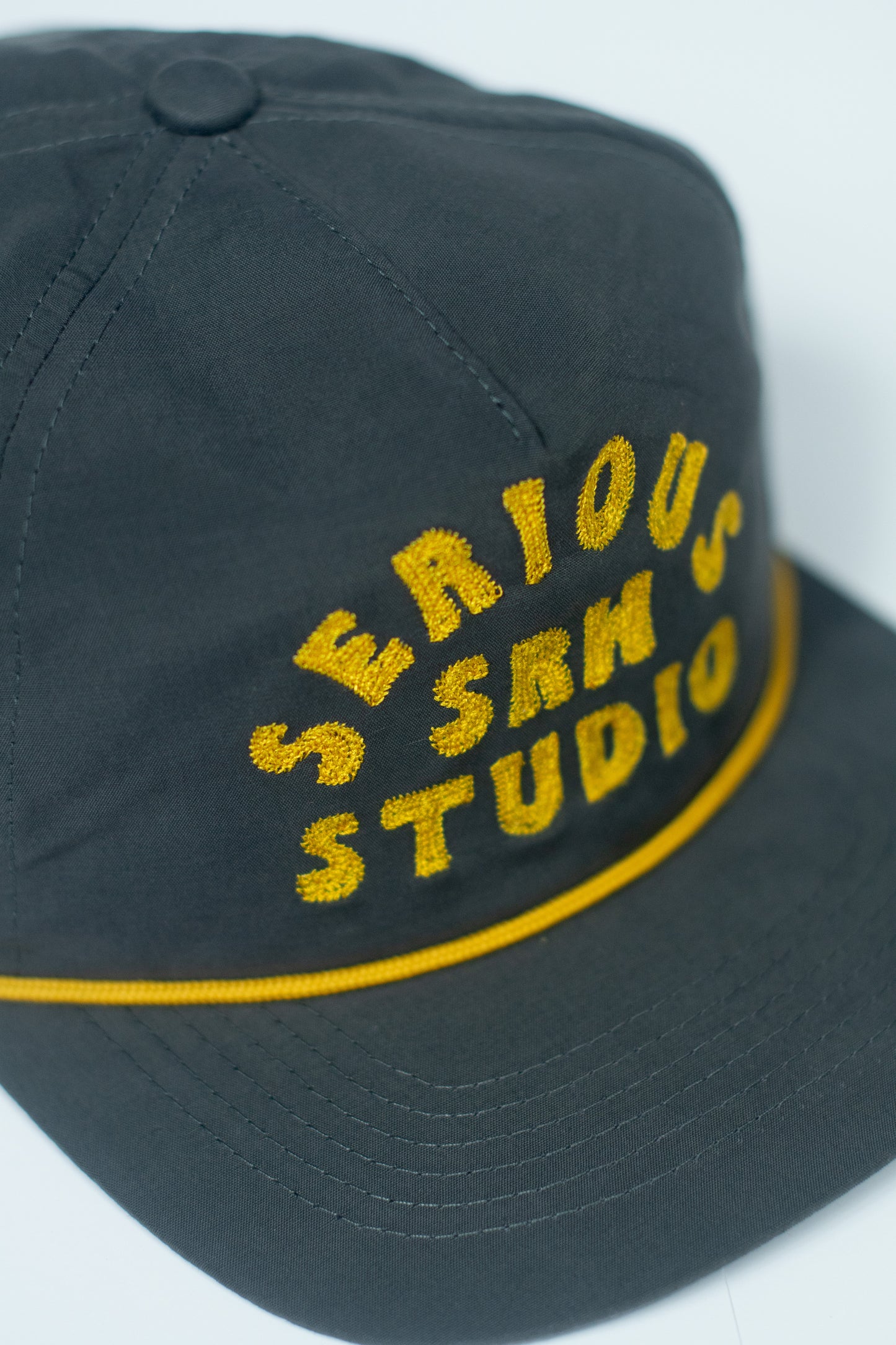 SERIOUS STUDIO CHAIN STITCH SNAPBACK HAT - GRAY