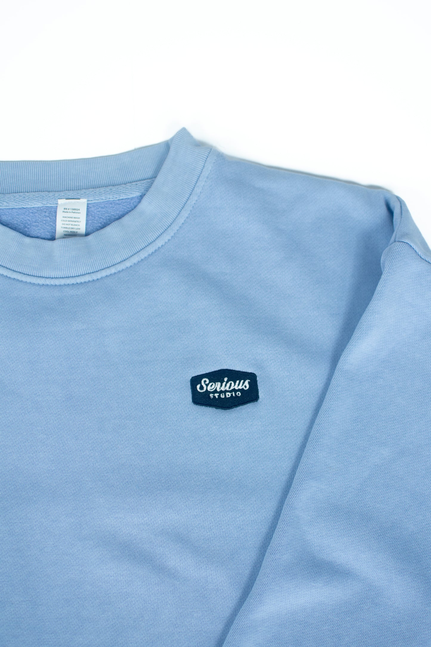 SERIOUS STUDIO ICONIC CREW NECK SWEATSHIRT - PEBBLE BLUE