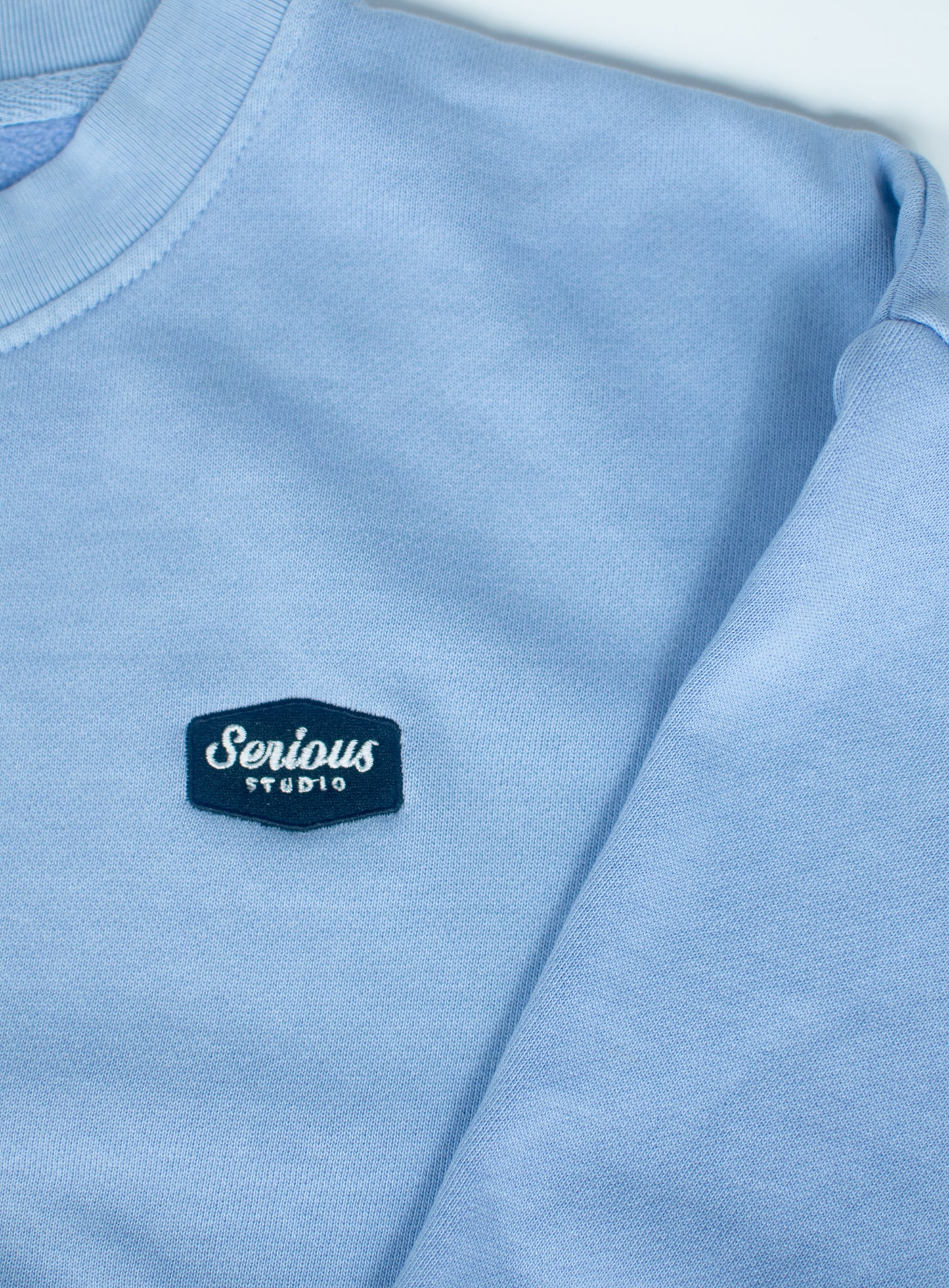SERIOUS STUDIO ICONIC CREW NECK SWEATSHIRT - PEBBLE BLUE